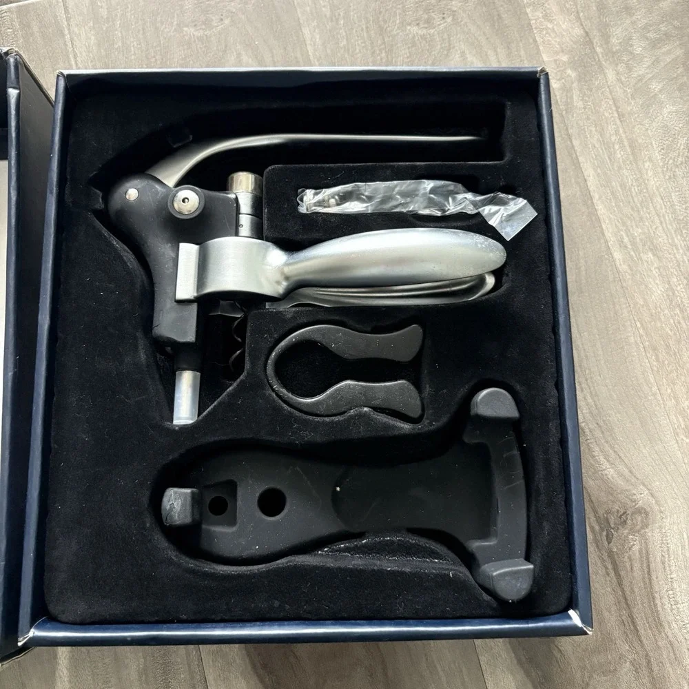 Brookstone Wine Connoisseur's Gift Set-New In Original‎ Box